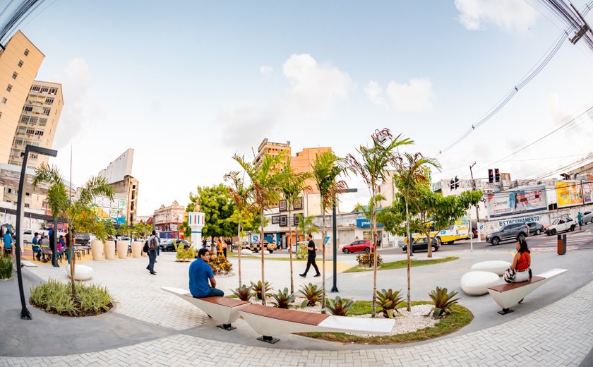 Praça Montepio volta a ser ponto de convivência no Centro de Maceió