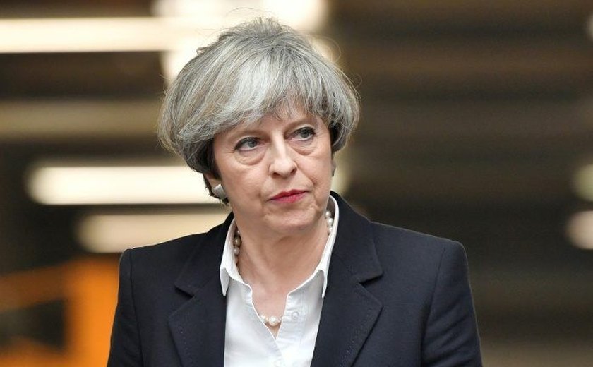 Theresa May afirma que não há 'alternativa praticável ao uso da força' na Síria