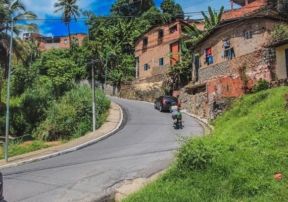 Defesa Civil interdita Ladeira da Moenda para remanejamento de poste nesta quarta-feira (29)