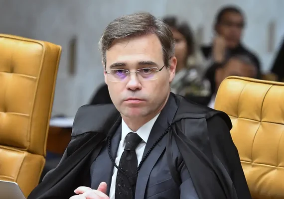André Mendonça diverge em julgamento e vota pela soltura de Collor
