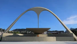 Mocidade, Paraíso do Tuiuti, Grande Rio e Portela fecham desfiles no Rio