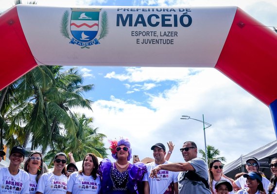 Caminhada e feira de serviços marcam Dia da Mulher na orla de Maceió