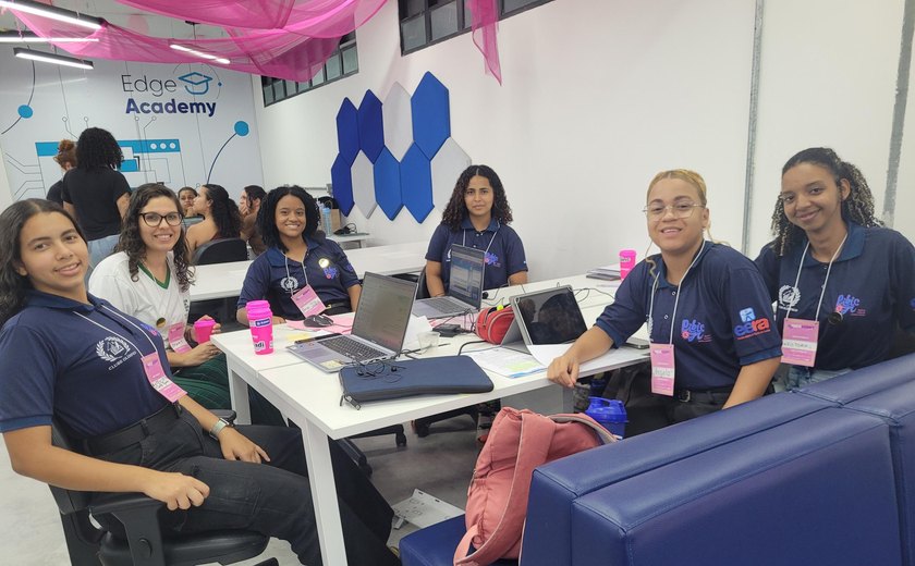 Estudantes da rede estadual participam de maratona de inovação para mulheres