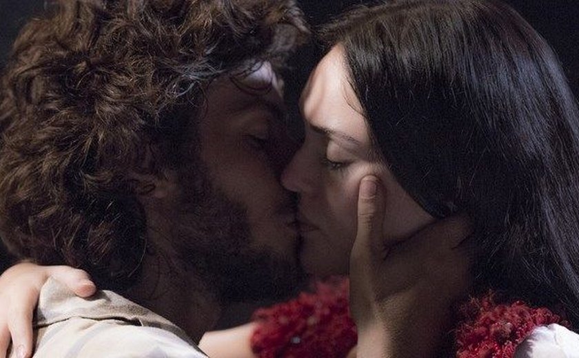 'Novo Mundo': Anna beija Joaquim e corre risco de ser flagrada por Thomas