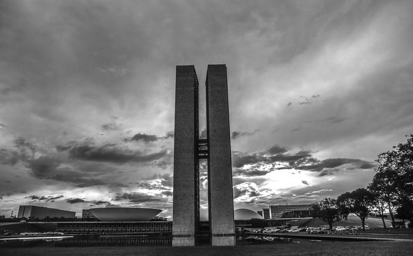 Congresso Nacional decreta luto de três dias por mortes por covid-19