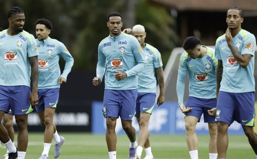 Carlo Ancelotti comanda primeira atividade com todos os convocados