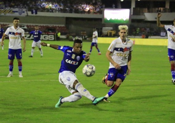 Azulão domina Fortaleza, mas desperdiça chances e fica no empate sem gols