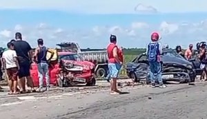 Colisão entre dois carros mobiliza bombeiros e deixa cinco pessoas feridas em Maceió