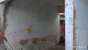 Bombeiros orientam moradores de casa com risco de desabamento em Penedo