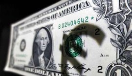 Dólar opera em leve queda após fechar em alta na véspera