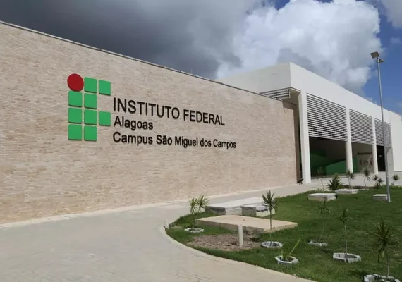 Ifal realiza seleção para professores substitutos em seis campi