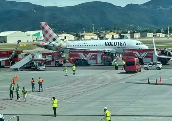 Homem morre após ser sugado por motor de avião