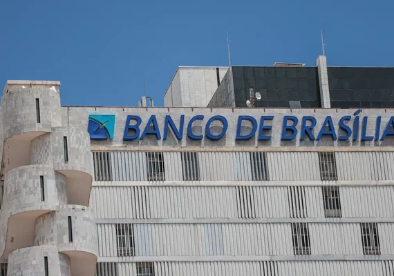 Justiça bloqueia ações do BRB ligadas ao Banco Master
