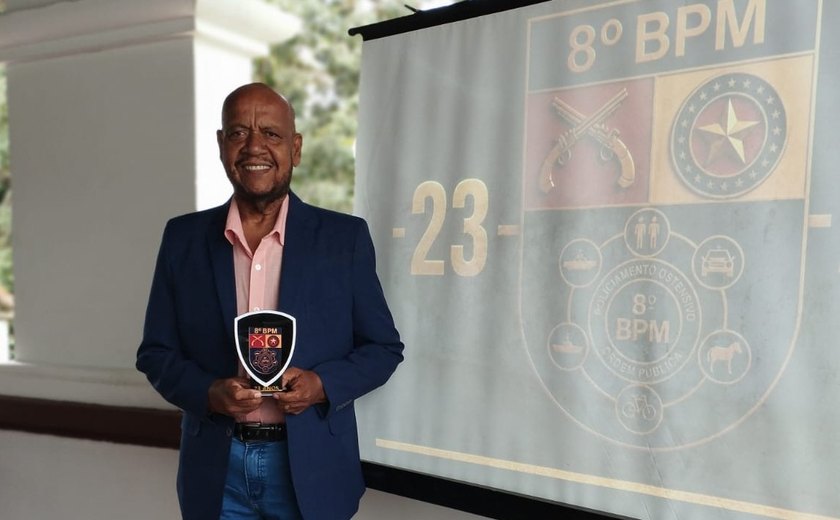 Poeta Pedão é homenageado nos 23 anos do 8º Batalhão da Polícia Militar de Alagoas