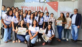 Estudantes de Chã Preta visitam redação da Tribuna e vivenciam na prática o processo jornalístico