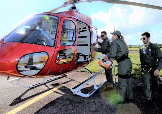 Serviço Aeromédico do Samu resgata condutor após carreta tombar na BR-101