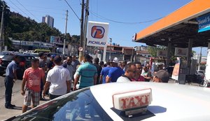 Taxistas protestam contra preço do GNV e excesso de agentes da SMTT
