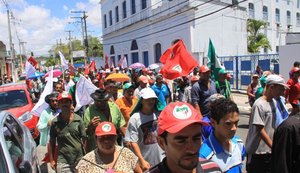 Sem-terra se mobilizam no Centro de Maceió para denunciar violência no campo