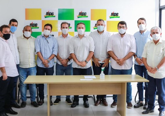 Mais três prefeitos se filiam ao MDB de Renan Filho