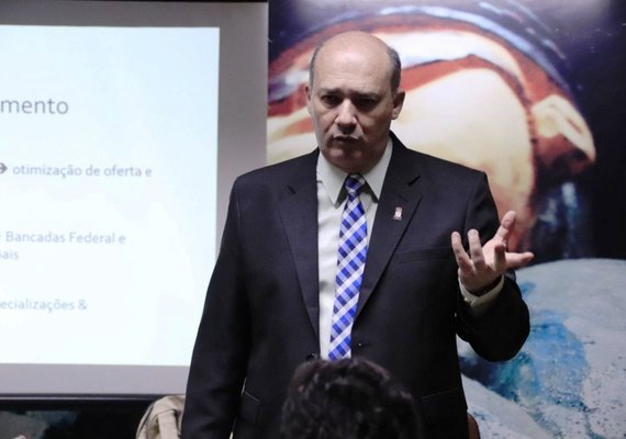 'Espero não ter que fechar a Universidade', diz reitor da Ufal