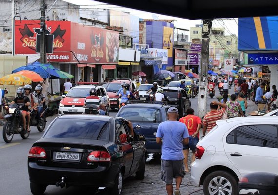 Alagoanos continuam indo às ruas mesmo durante pandemia