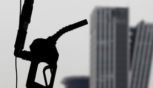 Preços do petróleo sobem para máxima de 5 meses por dólar fraco