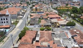 Corpo com marcas de tiro é encontrado em terreno baldio em Coqueiro Seco