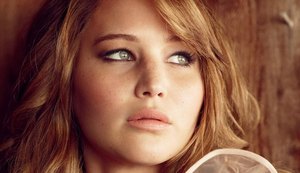 Jennifer Lawrence rebate críticas por noitada em boate de striptease