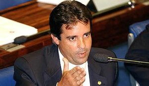 Mansão de ex-senador é ocupada por moradores de rua em Brasília