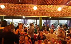Baile da Chita reúne famílias no Clube Social da cidade