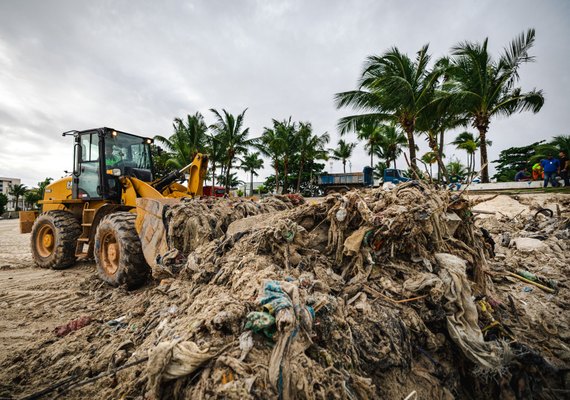 Prefeitura tira mais de 420 toneladas de lixo da foz do Salgadinho