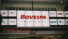 Bovespa opera em queda nesta segunda, de olho em crise política