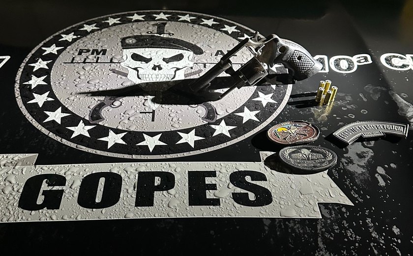 Em ações no interior, PM detém trio com arma e moto roubada e cumpre mandado de prisão