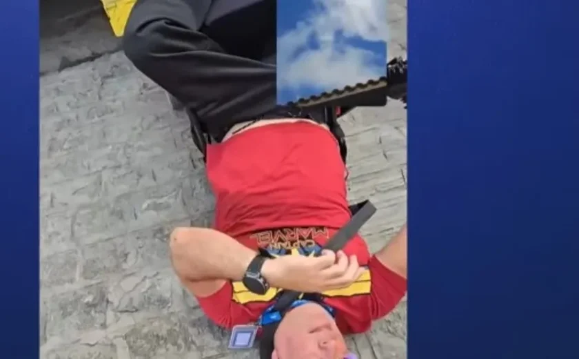 Cadeirante cai de plataforma de elevador de ônibus em Maceió e denúncia falta de estrutura