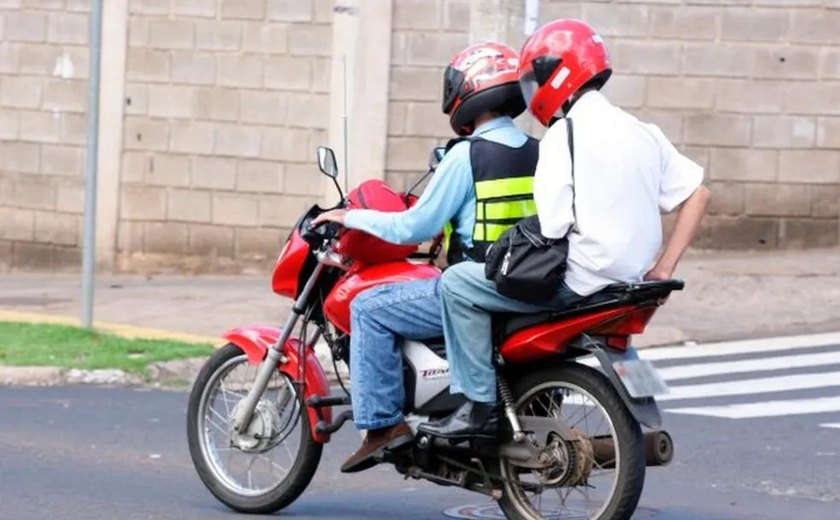 Mototaxistas e motofretistas economizam R$ 530 em taxas do Detran/AL em 2026