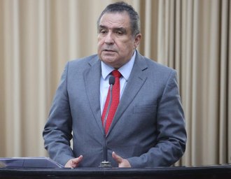 Inácio Loiola homenageia professores e defende maior valorização da categoria