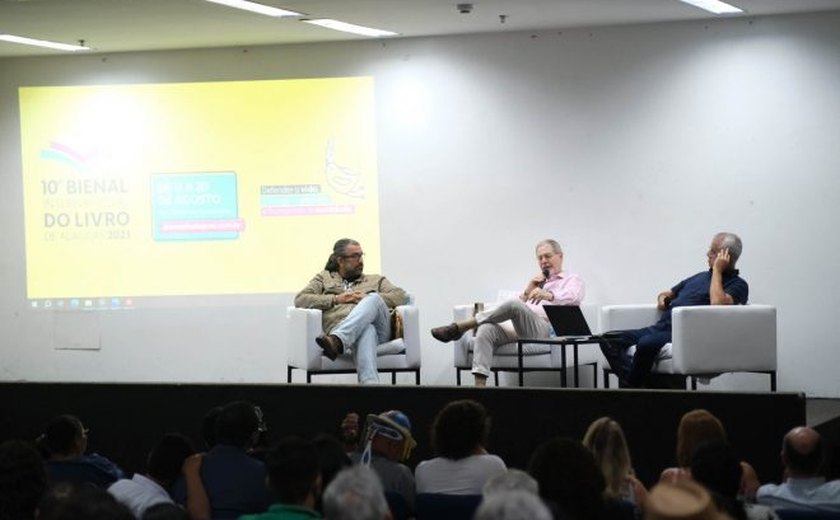 Histórias sobre o cangaço encantam o público da Bienal do Livro