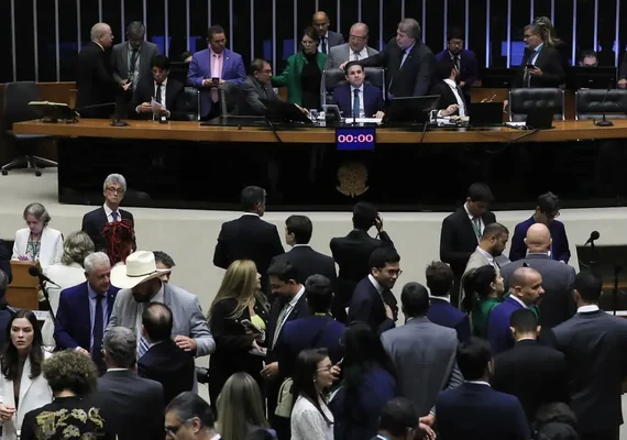 Câmara aprova texto que dificulta denúncia criminal contra parlamentar
