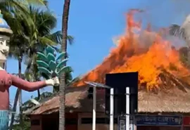Incêndio destrói barraca na orla da Pajuçara, em Maceió
