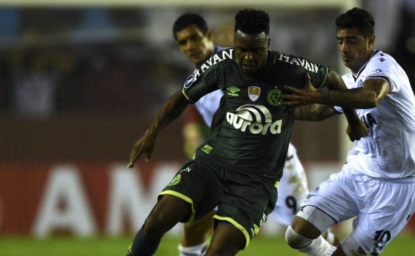 Chapecoense vence fora de casa e segue viva na Libertadores