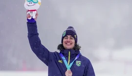 Adolescente de 17 anos ganha primeira medalha do Brasil da história em Jogos Olímpicos de Inverno