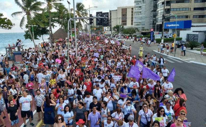 Protesto contra o candidato Jair Bolsonaro reúne milhares na orla de Maceió