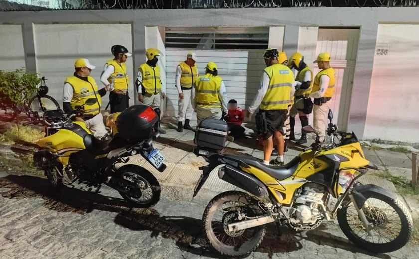 Ronda no Bairro prende dois suspeitos de assalto no Corredor Vera Arruda