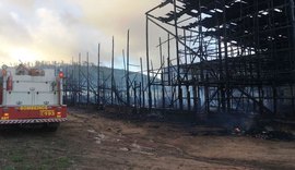 Galpões que armazenavam fumo pegam fogo em povoado de Lagoa da Canoa