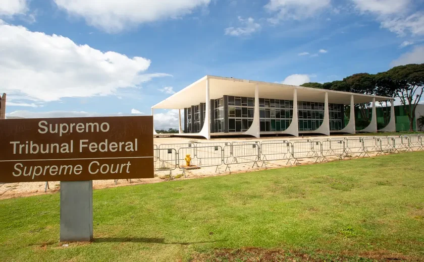 Ex-ministros do STF pedem apuração rigorosa da 'mais aguda crise'