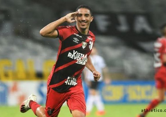 Atlético-MG perde para o Athletico e desperdiça chance de disparar no Brasileiro