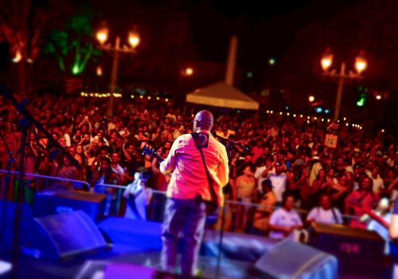 Primeira noite de Saurê Palmares agita bairro de Jaraguá