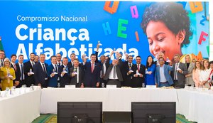 Alagoas adere integralmente ao Criança Alfabetizada e reforça educação como prioridade absoluta