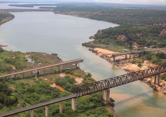 Sobe para 12 total de mortos após queda de ponte
