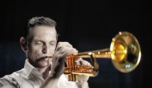 Dois homens e uma história de vida, Paulo Miklos vive Chet Baker hoje no Teatro Deodoro